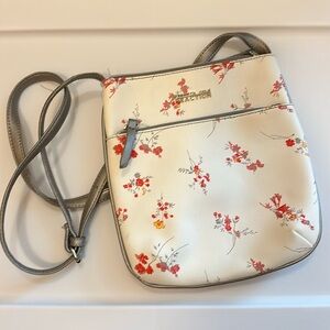 Kennth Cole Reaction Crossbody Purse